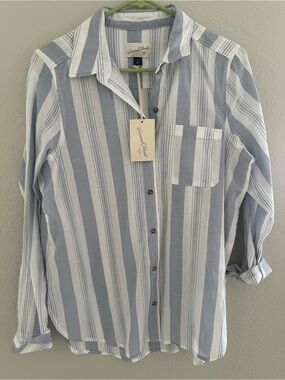 Universal Thread Size M Medium Blue & White Striped Button Down Shirt Blouse NWT